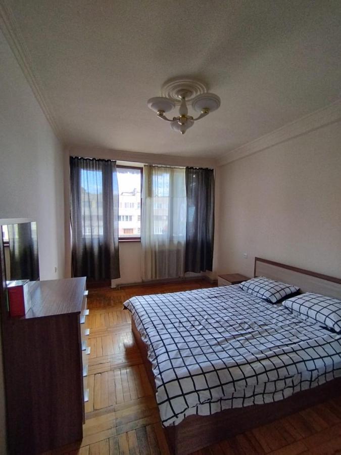 Large Apt Near Republic Square Apartment Yerevan Ngoại thất bức ảnh