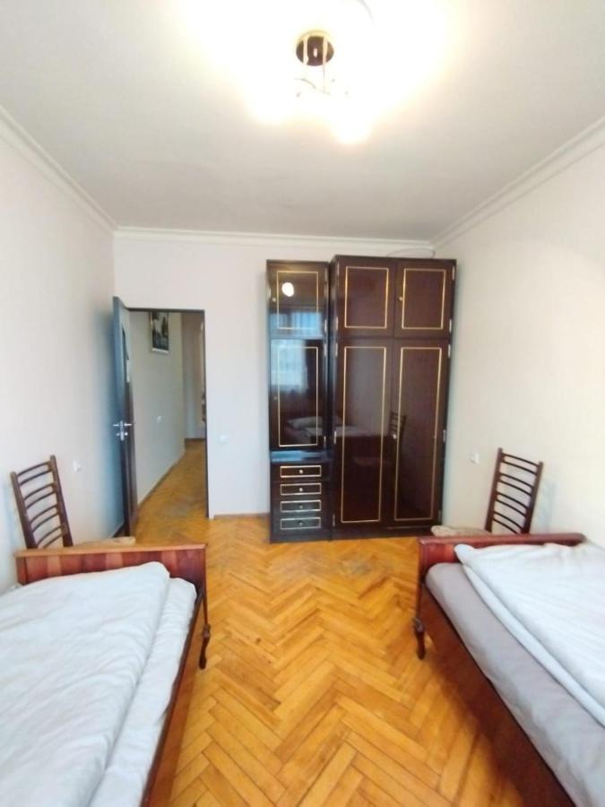 Large Apt Near Republic Square Apartment Yerevan Ngoại thất bức ảnh