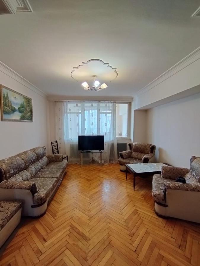Large Apt Near Republic Square Apartment Yerevan Ngoại thất bức ảnh