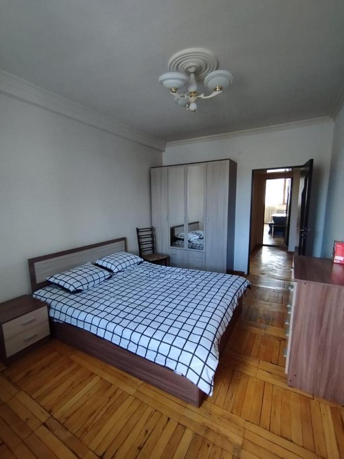 Large Apt Near Republic Square Apartment Yerevan Ngoại thất bức ảnh